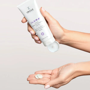 Iluma - Soin Nettoyant & Exfoliant Illuminateur Intense 113 g